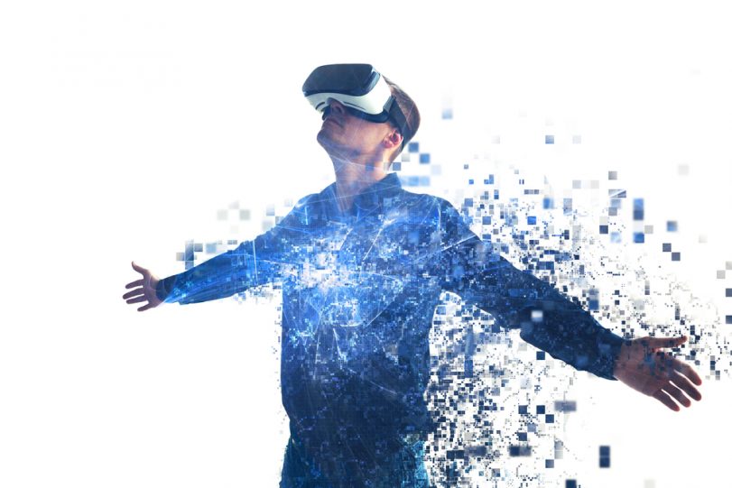 shutterstock_691830901 Die virtuelle und die physische Welt werden in Zukunft noch weiter zusammenwachsen und sich in der sogenannten „Immersive Experience” manifestieren, also einer virtuellen Umgebung, in der sich der User frei bewegen kann.